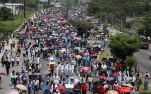 Honduras: Uburakari bw'Abarimu n'Abaganga Bwahagaritse Serivisi za Leta