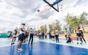 IFOTO Y'UMUNSI:Perezida Kagame yigaragaje cyane mu mukino wa Basketball