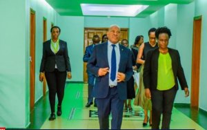 Intumwa za Sena y'u Burundi ziyobowe na Visi Perezida zasuye iy'u Rwanda
