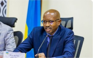 Minisitiri Gasana yatunze urutoki bamwe mu bakozi ba RCS kwinjiza ibiyobyabwenge muri gereza
