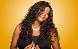 Aline Gahongayire yatangije amarushanwa azasiga akoreye indirimbo umunyempano