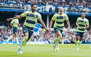 Premier League: Arsenal yabererekeye Manchester City iri gukoza imitwe y'intoki ku Gikombe 