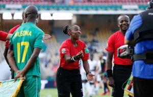 Mukansanga Salima yasutse amarira nyuma yo gukora amateka muri AFCON 2021