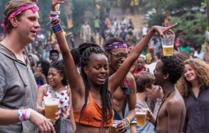 Bamwe mu bitabiriye Nyege Nyege Festival batashe mu marira