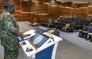 Impanuro z'Umugaba Mukuru w'Ingabo za Gambiya kuri ba Ofisiye bari i Nyakinama 
