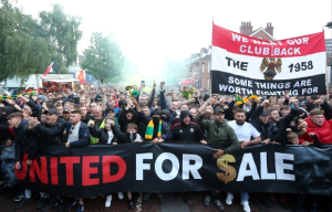 Manchester United yashyizwe ku isoko na ba nyirayo 