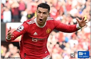 Cristiano Ronaldo yongeye kwandika amateka muri ruhago yahabwa igihembo cy'akayabo