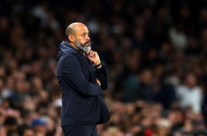 Tottenham yirukanye umutoza Nuno Espirito igiye kumusimbuza umunyabigwi