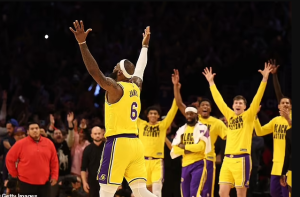 Lebron James yabaye umukinnyi watsinze amanota menshi kurusha abandi bose muri NBA