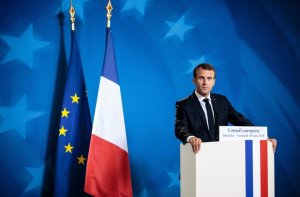 Perezida Macron yibasiye bikomeye gahunda y'Ubwongereza yo kohereza abimukira mu Rwanda