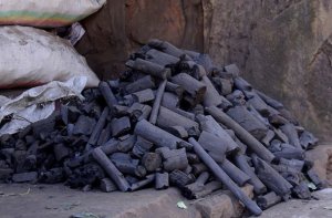 Ingo zirenga 94% zo mu Rwanda ziracyatekesha amakara n'inkwi