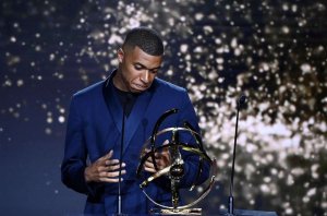 Kylian Mbappe wongeye gutorerwa kuba umukinnyi w'umwaka mu Bufaransa yavuze ku hazaza he