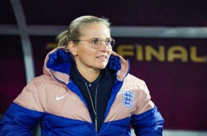 Umugore utoza Ubwongereza arifuzwa n'amakipe y'abagabo ngo ayatoze