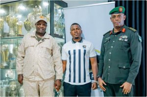 APR yambuye Rayon Sports umufana ukomeye imuguze agatubutse