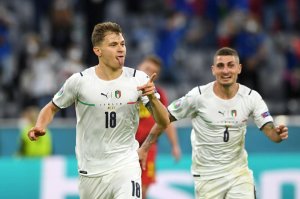 Abakinnyi b'Ubutaliyani ibyishimo byo kugera muri ½ cya Euro 2020 byabarenze bakuramo amakabutura[AMAFOTO]
