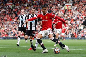 Indege yakoze imyigaragambyo ku kibuga Old Trafford yamagana Cristiano Ronaldo
