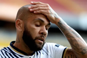 Dani Alves yakiniye umukino wa mbere ikipe ya gereza afungiwemo 