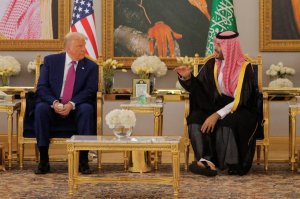 Trump yashinje EU kubangamira ubucuruzi