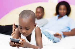 Abana bakoresha telefone mbere y'imyaka 13 bagira ibyago byo kwiyahura- Ubushakashatsi