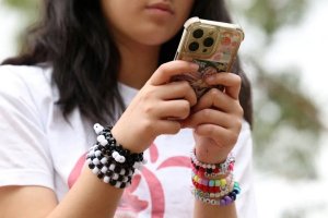 Mu Bwongereza hari guteganywa itegeko ribuza abana gukoresha imbuga nkoranyambaga