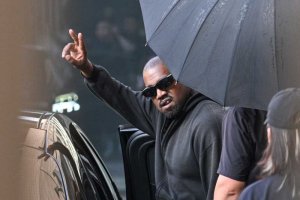 Pepsi yikuye mu gutera inkunga iserukiramuco ryo mu Bwongereza kubera Kanye West