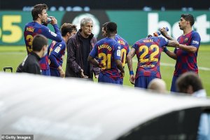 Abakinnyi ba FC Barcelona bashwanye n'umutoza wabo bamuziza gusimbuza nabi agatuma ikipe itsindwa