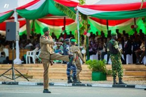 Umuhungu wa Petero Nkurunziza yahawe amafaranga menshi n'umudari w'intwari kubera kuba uwa mbere mu ishuri rya gisirikare