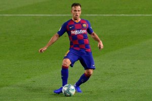 FC Barcelona yihimuye kuri Arthur wanze kuyikinira iri mu bibazo