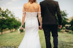 Umugeni yituye hasi ubukwe burimbanyije ibyari ibirori bihinduka amarira