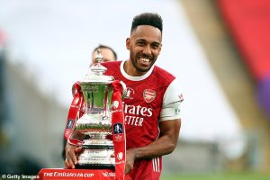 Pierre-Emerick Aubameyang yongereye amasezerano y'igihe kirekire mu ikipe ya Arsenal