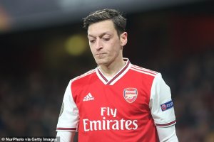 Mikel Arteta yavuze impamvu itangaje ataraha umwanya Mesut Ozil muri uyu mwaka w'imikino