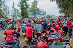 Abamotari bakemuriwe ibibazo by'ingutu byatumye bigaragambya