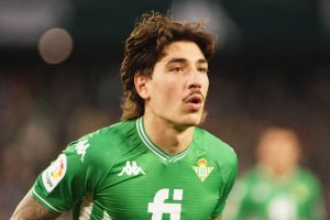 Bellerin wa Arsenal yibasiye abahaye agaciro intambara y'Uburusiya-Ukraine barirengagije izabanje