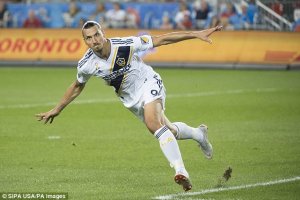Mu mvugo yuzuyemo kwishongora cyane Zlatan Ibrahimovic yavuze igihe azasezerera umupira