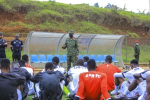 "Mutware ibikombe byose ibindi mubitubaze"- Lt Gen Mubarakh Muganga abwira APR FC