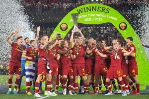 Jose Mourinho yakoze agahigo gakomeye nyuma yo guhesha AS ROMA igikombe cya mbere cya Europa Conference League