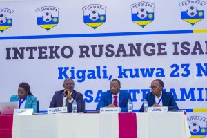 Abanyamuryango ba FERWAFA basabiye umunyamabanga wayo gufatirwa ibihano bikarishye
