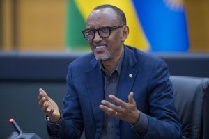 " Bishobora no kongera kumanuka ariko nanone bitwara igihe.."Perezida Kagame ku biciro ku masoko