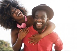 Abasore bari gutereta gusa! Dore ibintu 5 ukwiye guhisha umukobwa mukundana kugira ngo murambane