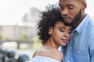 Imwe mumyitwarire y'umukobwa yatuma umusore bakundana amwanga burundu