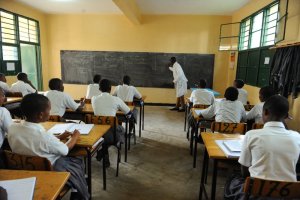 Leta igiye gutangira kugabanya imisoro ku binjiza amafaranga make