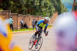 Musanze: Umukinnyi usiganwa ku magare yagonzwe n'imodoka ari mu myitozo arapfa