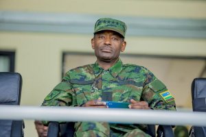 Gen. Mubarakh Muganga yasabye amakipe y'abasivili kujya yemera igihe yatsinzwe