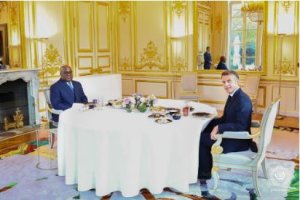 Tshisekedi yigaragambije kuri Perezida Macron ubwo yari mu nama ya OIF
