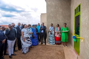 Kicukiro: Bamwe mu barokotse Jenoside batishoboye basaniwe amacumbi