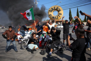 Los Angeles: Ingabo zoherejwe guhangana n'abigaragambya