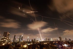 Indege 50 zarashe Tehran - ibigezweho mu ntambara ya Israel na Iran yinjiye ku munsi wa gatandatu