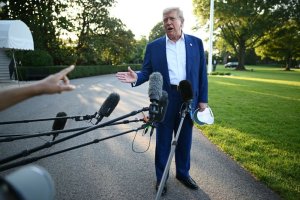 Donald Trump yategetse Israel kureka kurasa kuri Iran