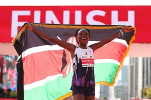 Chepngetich ufite agahigo ku Isi yahagaritswe kubera gukoresha imiti itemewe