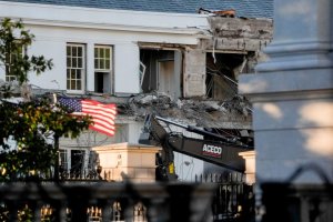 Trump yategetse ko igice kimwe cya 'White House' gisenywa